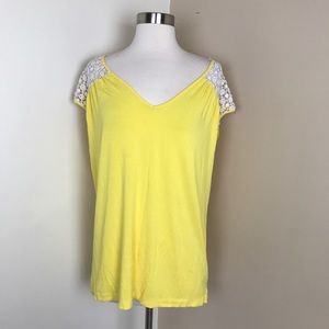 🍩 Vince camuto yellow knit top lace back blouse M
